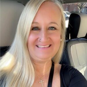 Meet your Posher, Stephanie